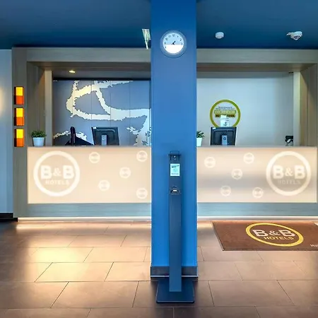 Frankfurt-hahn Airport *