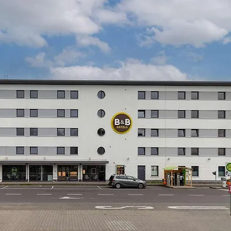 Frankfurt-hahn Airport *
