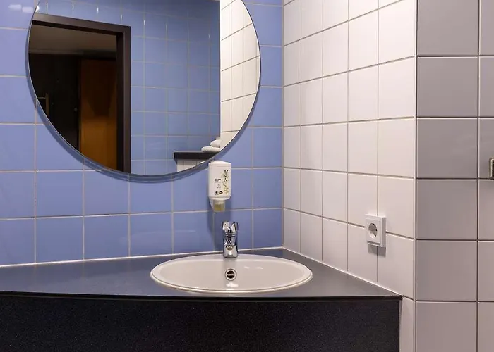 Frankfurt-hahn Airport מלון Plein