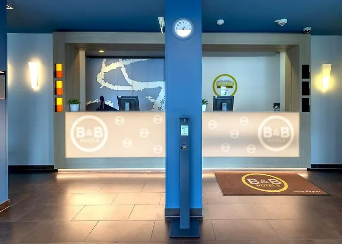 Frankfurt-hahn Airport *