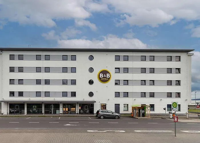 Frankfurt-hahn Airport *